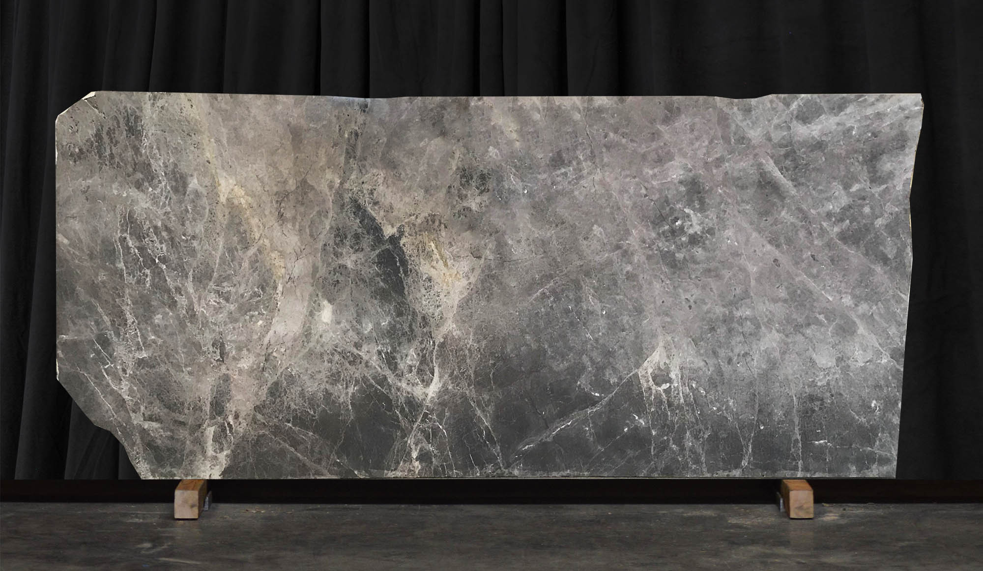 SlabClarosGrey107x49PolMarble_WP