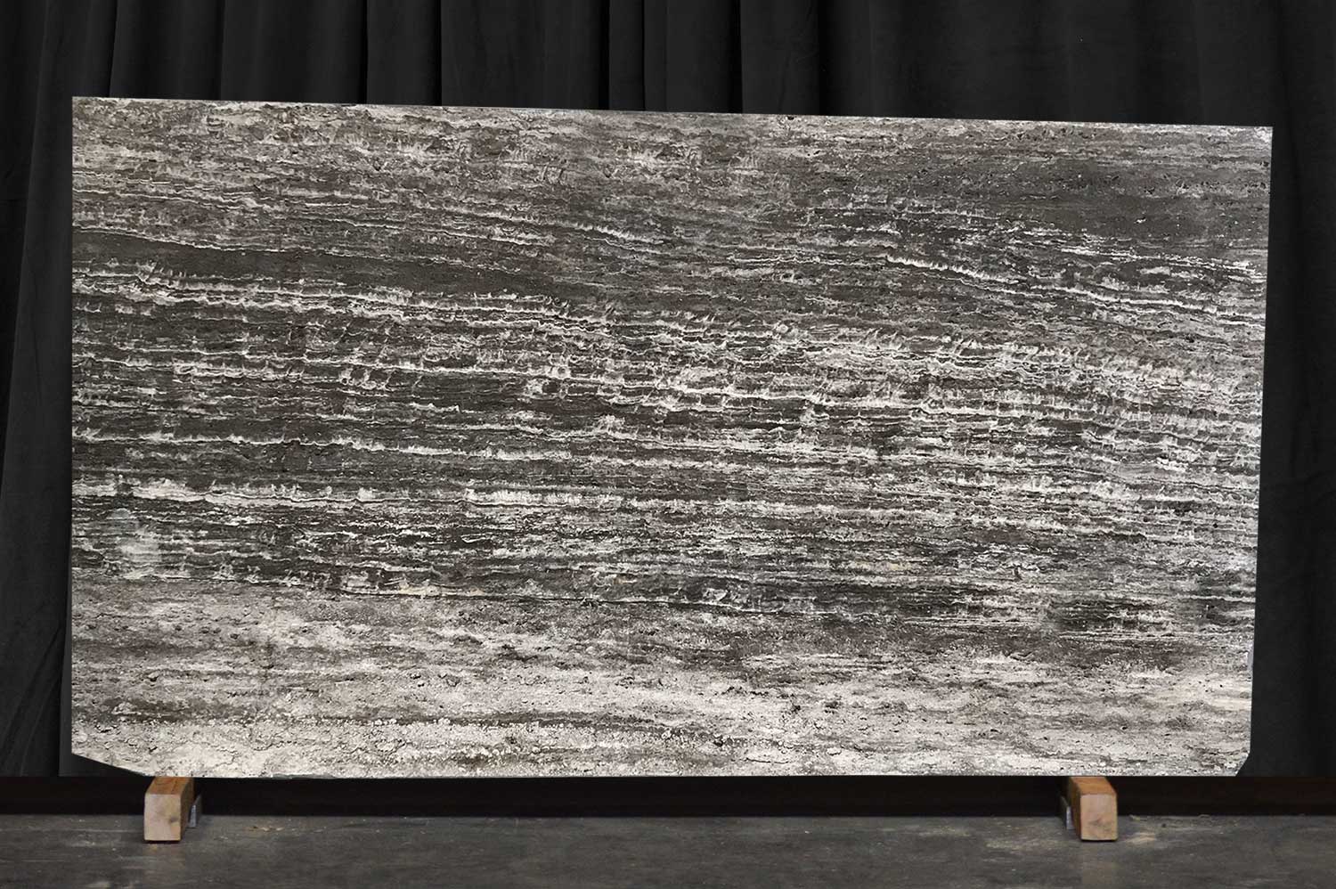 SlabTitaniumVC116x64PolTravertine1790_WP